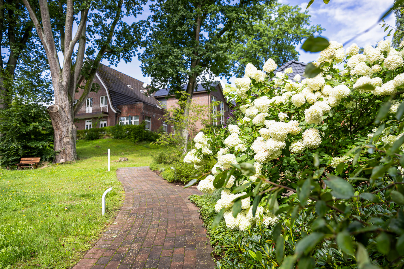 Außenansicht des Hauses vom schönen Garten aus